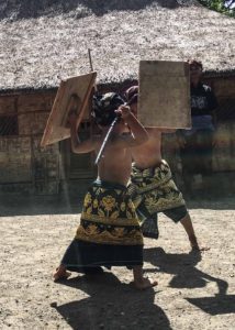 Combat entre enfants Sasak à Lombok