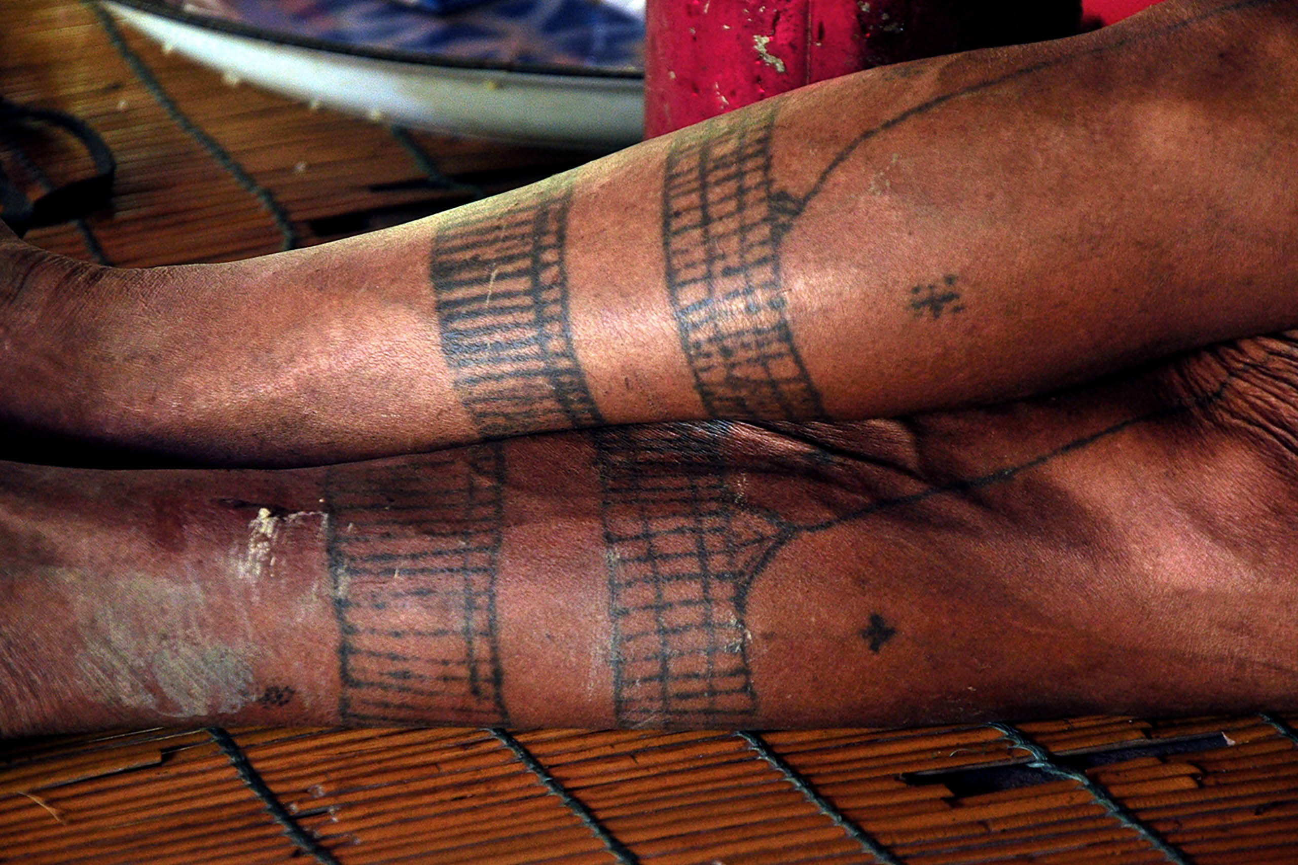 Mandara tatouage homme fleur éco-tourisme indonésie