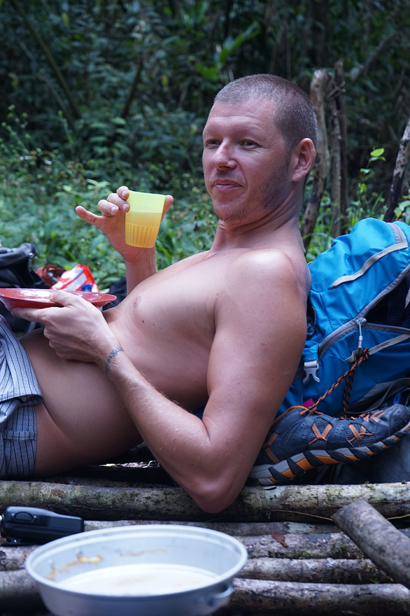 La forêt et les campements — la vraie vie du trek